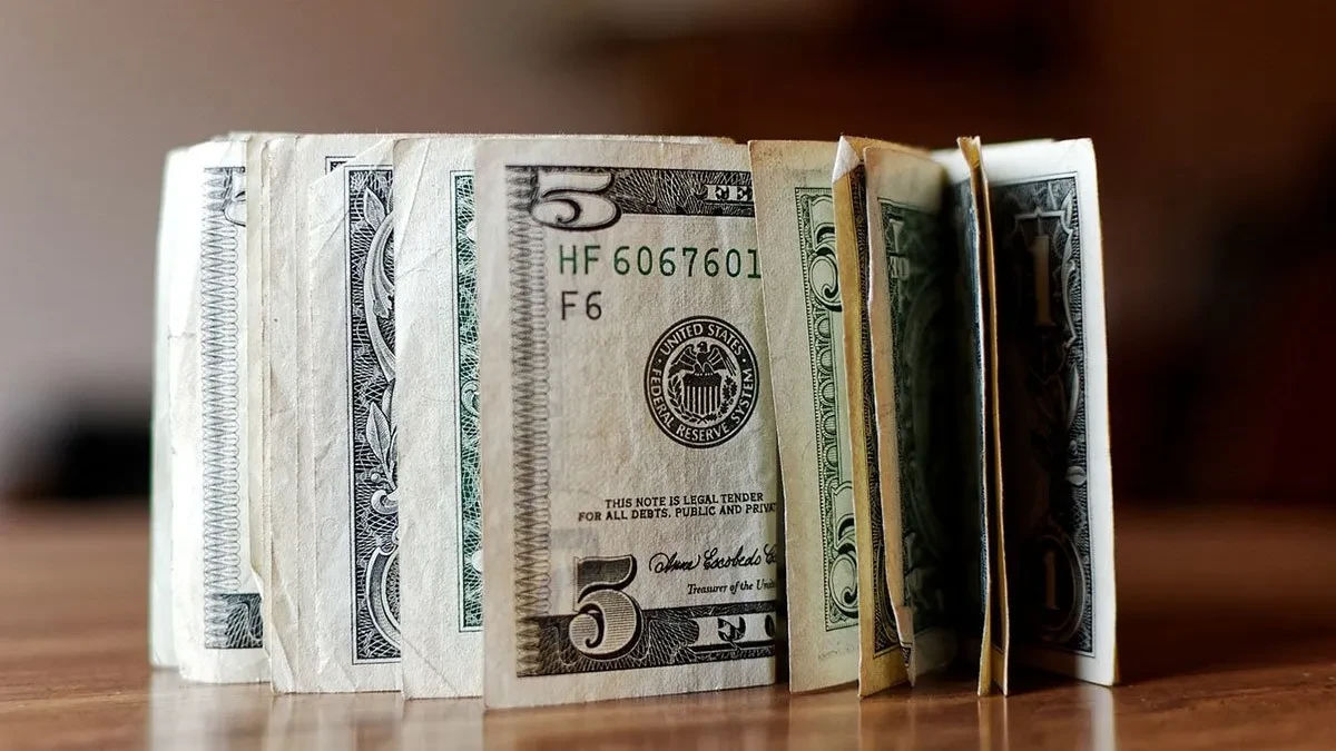 Američki dolar pao na najniži nivo za četiri nedjelje poslije primirja SAD i Irana