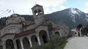 Turisti hrle da vide čudo: Crkva u Grčkoj više kriva od tornja u Pizi (VIDEO)