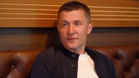 Haos na treningu: Saša Ilić u klinču sa fudbalerom