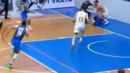 Sijevale pesnice: Izbila tuča na meču Zvezde i Zlatibora (VIDEO)