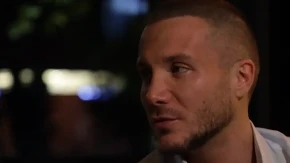 Saša Kovačević pao sa bine usred koncerta (VIDEO)