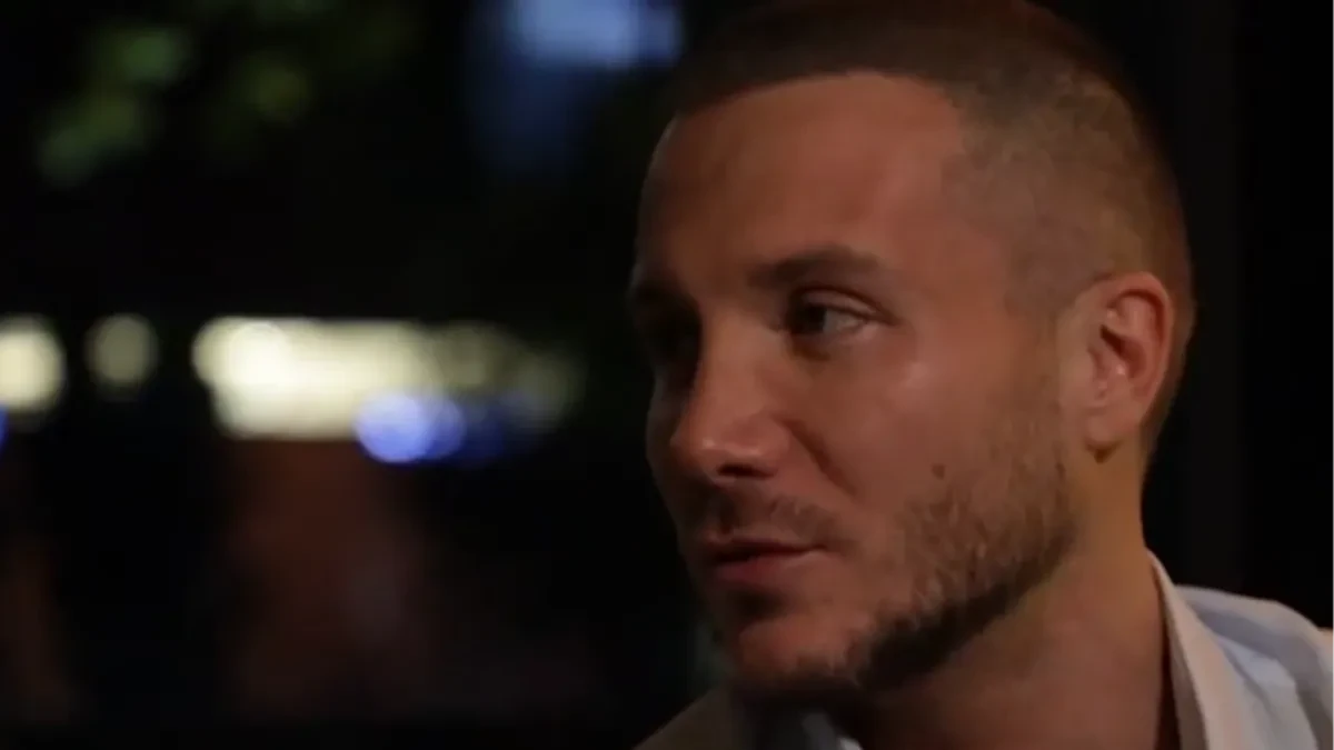 Saša Kovačević pao sa bine usred koncerta (VIDEO)