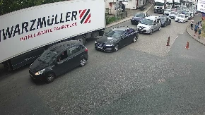 Kolone vozila čekaju na prelazak granice
