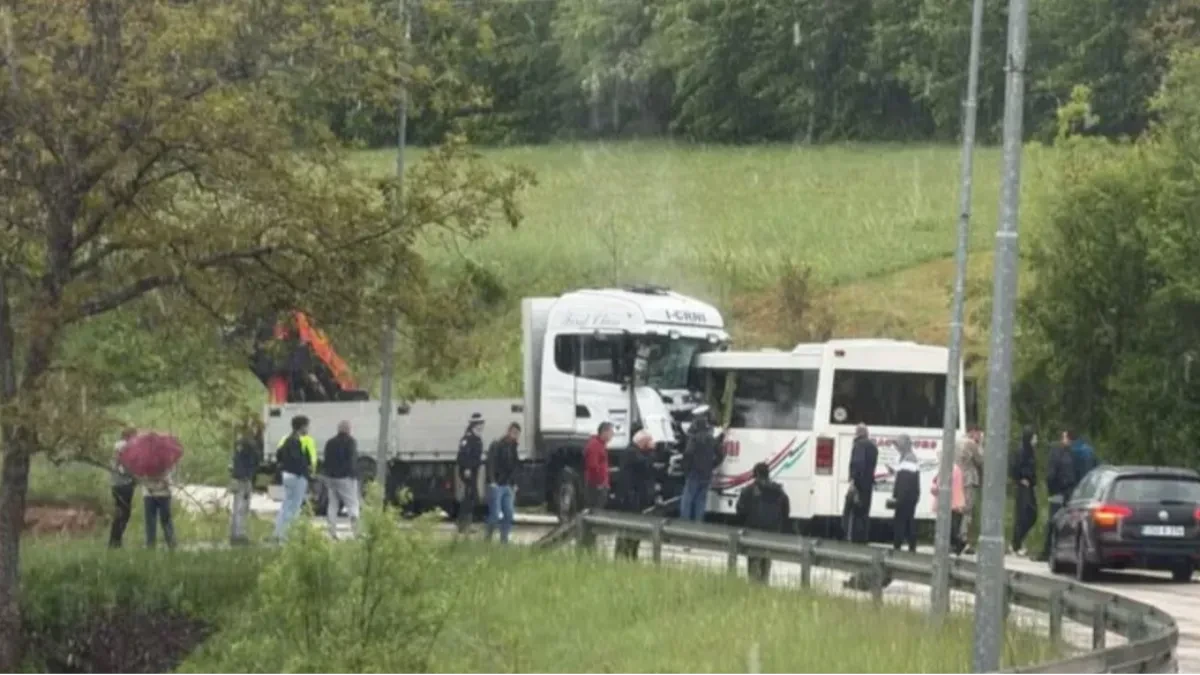 Teška saobraćajna nesreća kod Mrkonjić Grada, saobraćaj otežan