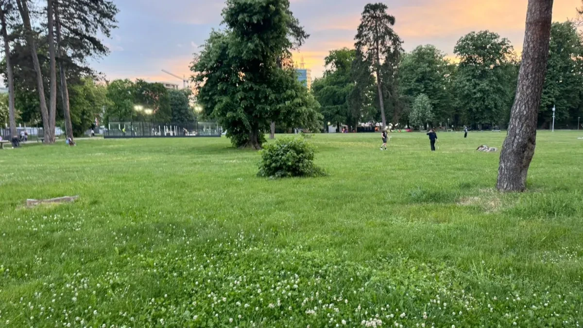 "Djeca se ovdje igraju svaki dan": Banjalučani upozoravaju na stanje u parku "Mladen Stojanović" (FOTO)