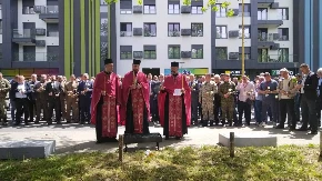 Sjećanje na Tuzlansku kolonu: Tamjan, ruže i voštanice za mučki ubijena 54 mladića (FOTO)
