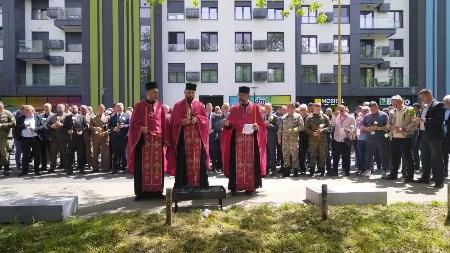 Sjećanje na Tuzlansku kolonu: Tamjan, ruže i voštanice za mučki ubijena 54 mladića (FOTO)