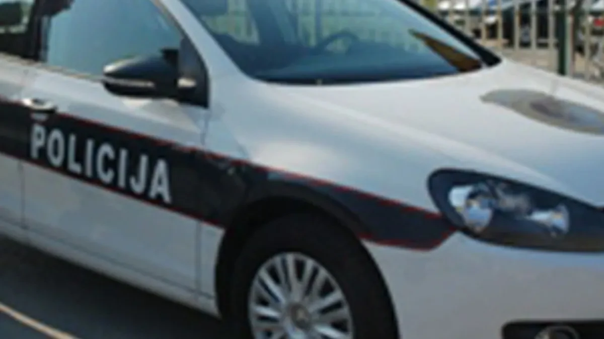 Automobil sletio s puta i prevrnuo se kod Konjica: Povrijeđene dvije osobe