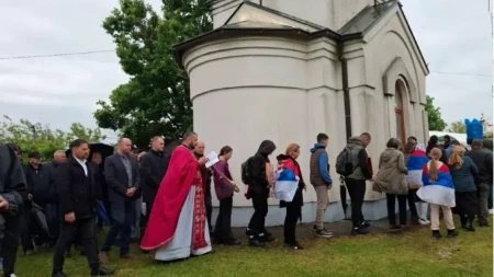 Kiša nije zaustavila Brođane: Mladi pješačili stazom kojom su Srbi protjerani 1992. godine