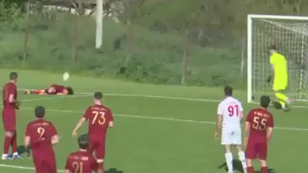 Komedija u Moldaviji: Povrijeđen igrač sa zemlje postigao auto-gol