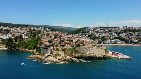 Nova pravila u Crnoj Gori: Žene koje budu šetale u kupaćem kostimu mogu platiti paprenu kaznu