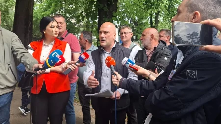 Ozrenci pred Narodnom skupštinom: Geološka istraživanja uništiće kompletan život (FOTO/VIDEO)