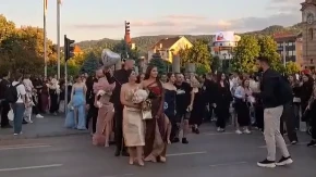Veče puno emocija u Banjaluci: Maturanti Medicinske škole proslavili kraj školovanja (VIDEO)