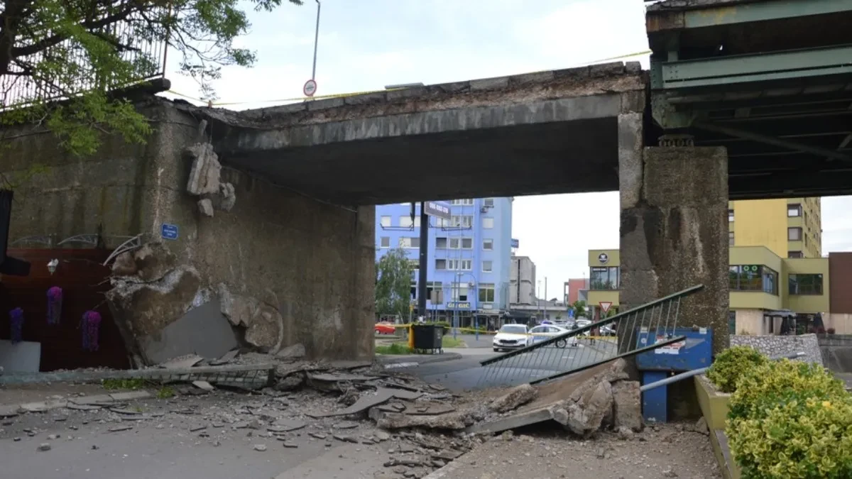 Upozorenja nisu shvaćena ozbiljno? Građani Gradiške zaprepašteni nakon urušavanja mosta na Savi (FOTO)