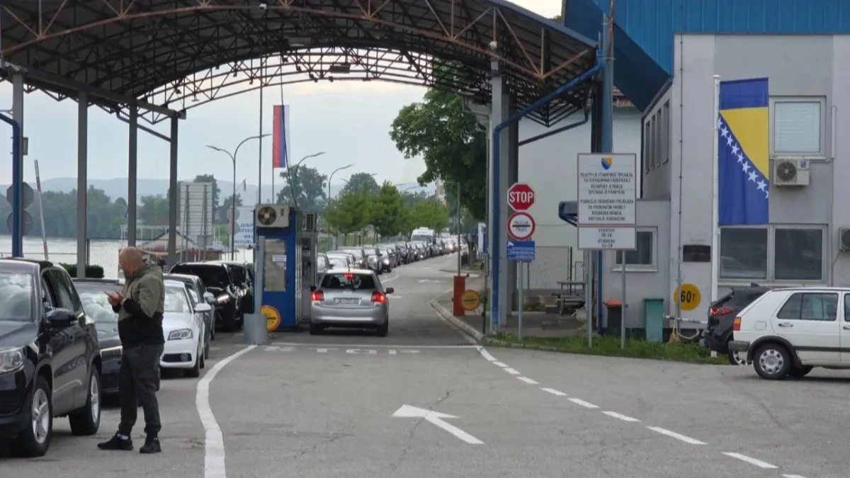 Kolaps u Kozarskoj Dubici: Kilometarske kolone nakon zatvaranja GP Gradiška (VIDEO)