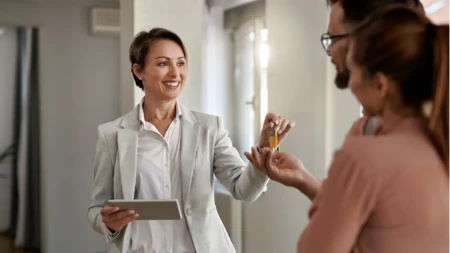 Lutke na naduvavanje, tuširanje usred obilaska i luk sa strijelom: Agenti otkrili šok scene iz stanova