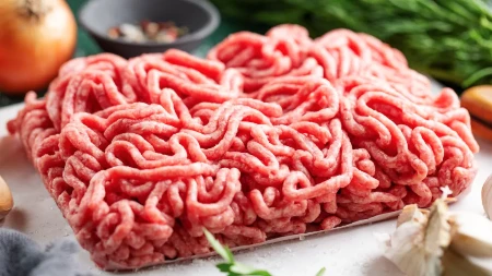 Zbog ove greške mljeveno meso vam bude sivo i bez ukusa: Kuvari upozoravaju šta nikako ne raditi