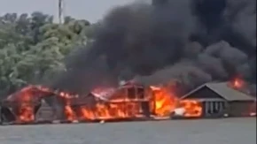Izgorjelo šest splavova na Adi Ciganliji (VIDEO)