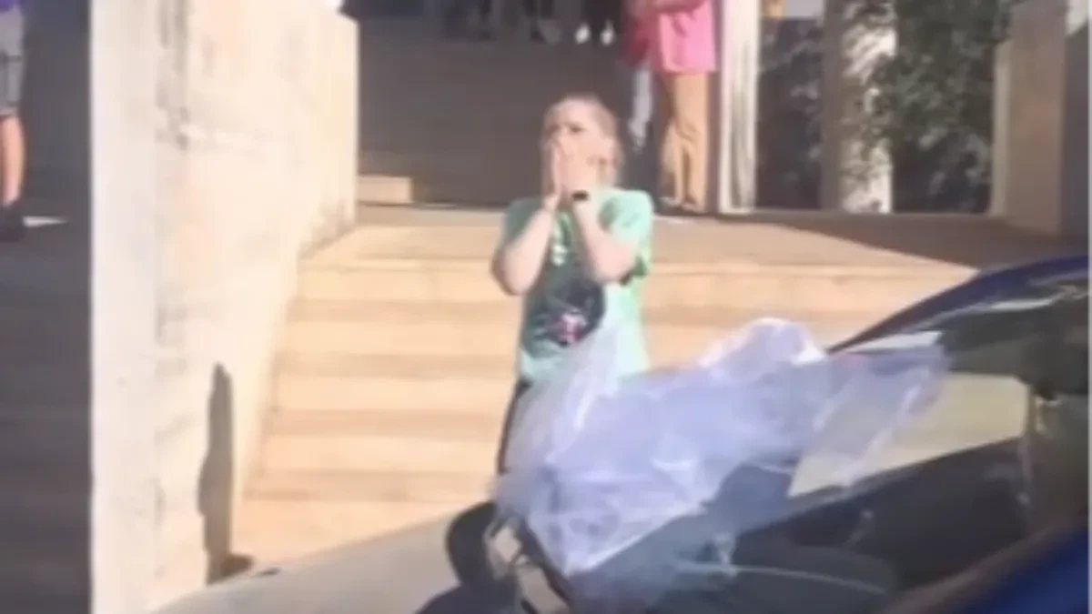 Predivan gest maturanata u Zadru: Razrednoj kupili automobil (VIDEO)