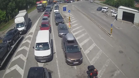 Duge kolone vozila na više prelaza na ulazu u BiH iz Hrvatske