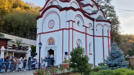 U manastiru Tumane brojni vjernici iz Republike Srpske