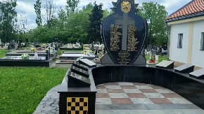 Uklonjen spomenik sa ustaškim simbolom u Modranu kod Dervente (FOTO)