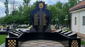 Uklonjen spomenik sa ustaškim simbolima na Modranu