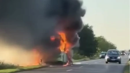 Jeziv prizor kod Pančeva: Autobus potpuno izgorio, putnici jedva pobjegli