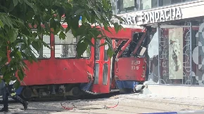 Tramvaj iskočio iz šina na Dorćolu i udario u zgradu (FOTO/VIDEO)