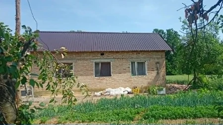 Prelijepa priča iz Kozinaca: Branku i Mari komšije popravile krov na koji je palo drvo tokom nevremena