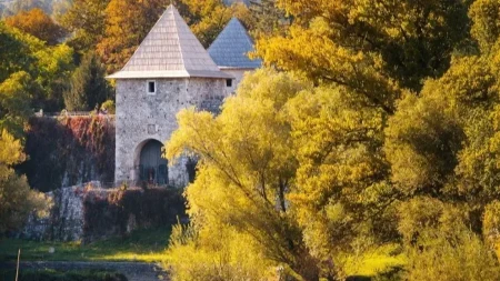 Sutra sunčano uz umjerenu oblačnost i temperaturu do 33 stepena