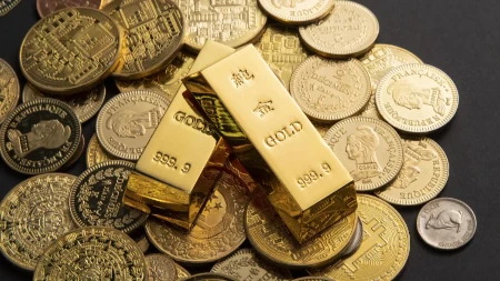 Zlato bi moglo skočiti na 8.000 dolara: Investitori masovno traže sigurno utočište