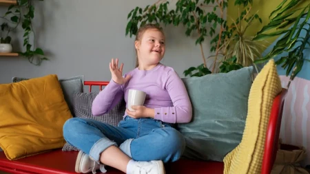 Djevojčicu sa Daunovim sindromom ismijavali u parku, reakcija druge djece dirnula majku