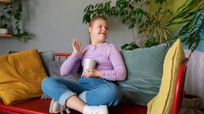 Djevojčicu sa Daunovim sindromom ismijavali u parku, reakcija druge djece dirnula majku