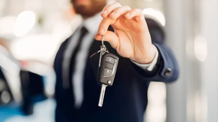 Kako otključati i upaliti automobil ako se isprazni baterija u ključu?
