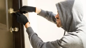 Lopovi upali u kuću u Doboju: Odnijeli novac i nakit, policija na nogama