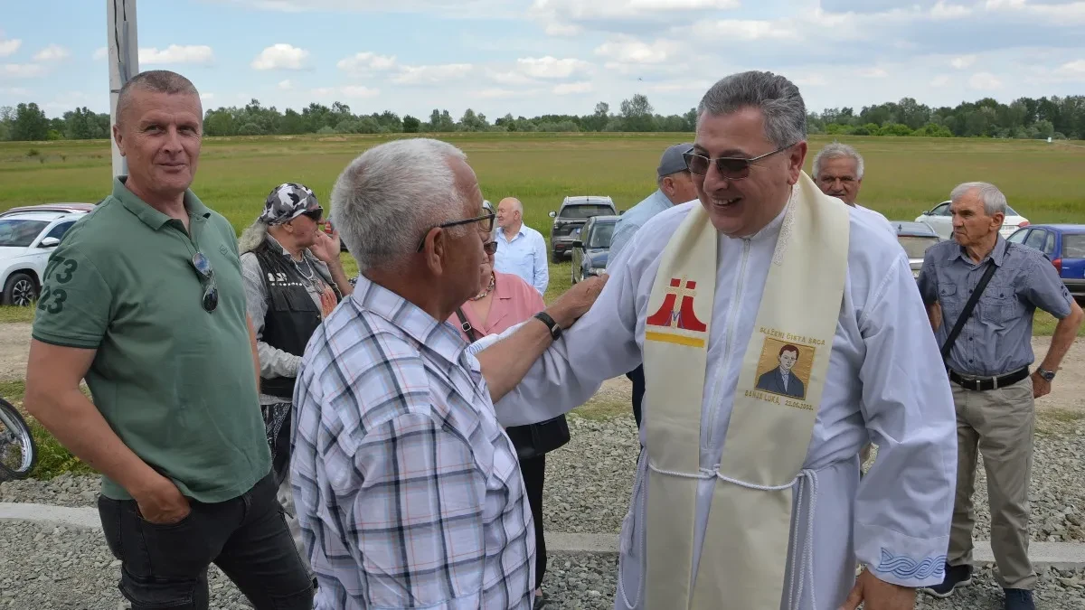 Lijepa sjećanja iz Mačkovca: Nakon tri decenije sveštenik Žarko poznao svoje bivše župljane