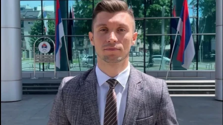 Kresovević upitao Vladu: Da li je briga o majkama i penzionerima zloupotreba?