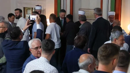 Bećirović klanjao bajram-namaz u Banjaluci 