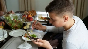 Nova prijetnja djeci krije se u ekranima: Sve više mladih pati od neobičnih simptoma