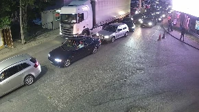 Saobraćajni kolaps na putevima: Vozači satima čekaju na prelazak granice