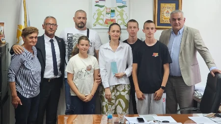 Porodici poginulog borca uručeni ključevi stana