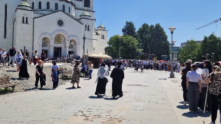 Poznata Srpkinja satima čekala u redu za Pojas Presvete Bogorodice