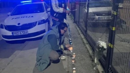 Prijatelji ubijenog Eldina Selimovića zapalili svijeće ispred njegove kuće