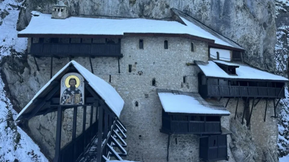 Srpsku svetinju čudo u stijeni posjećuju i pravoslavci i muslimani: Za čuda koja su se desila u ovom manastiru čulo se svuda u svijetu - iz zidova curi ljekovita voda