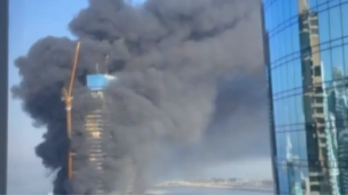 Drama u Dubaiju: Neboder u plamenu, crni dim prekrio nebo