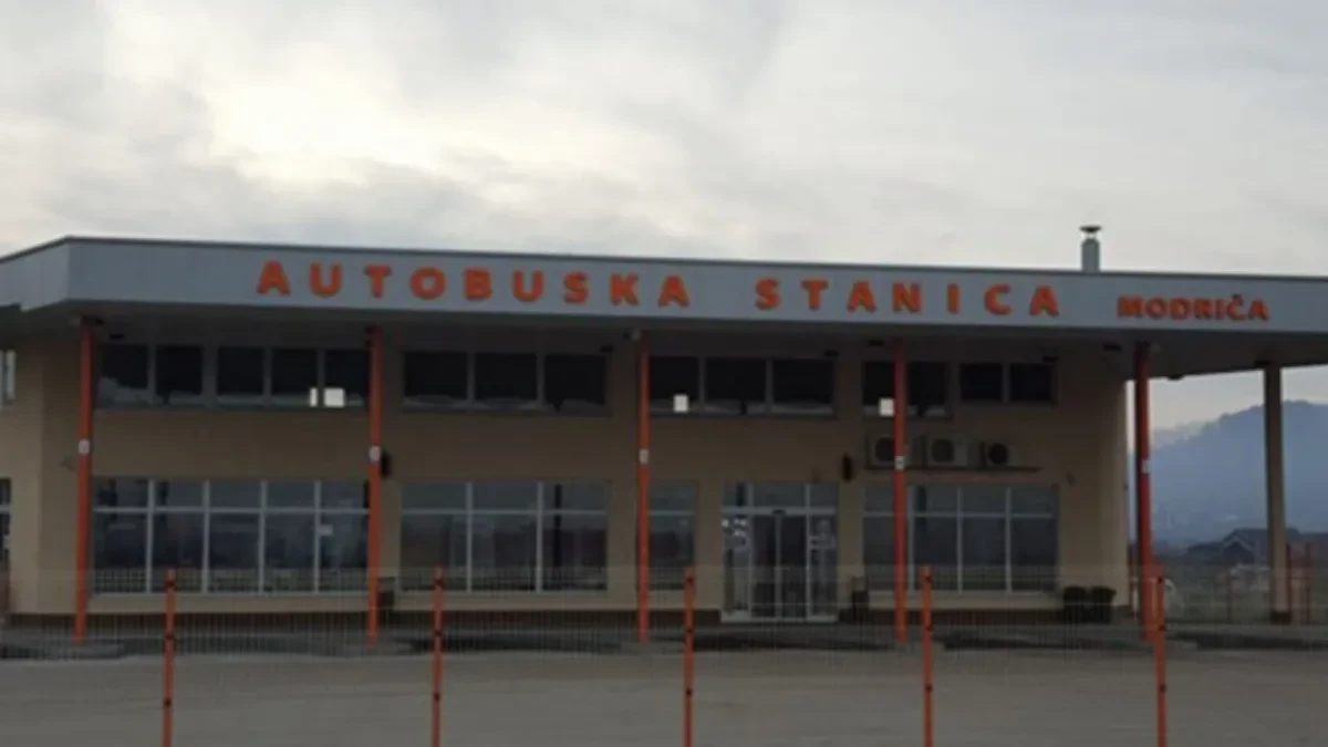 Modriča u junu bez autobuske stanice, građani traže hitno rješenje