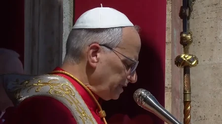 Papa Lav u patikama zapalio internet: Generacija Z ne prestaje da komentariše (FOTO)