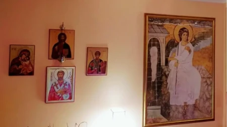 Ne smiju stajati bilo gdje: Sveštenici objasnili gdje se po pravilu drže ikone u kući
