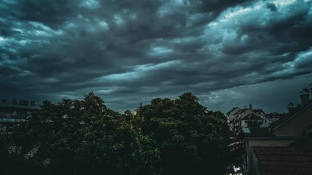 Upozorenje meteorologa: Hladan front donosi pljuskove, grmljavinu i grad